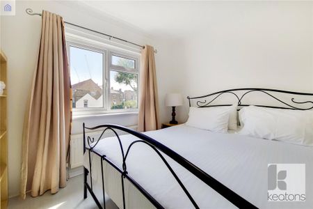 3 bedroom end of terrace house to rent - Photo 3