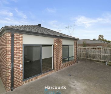 Modern Family Living with Style, Comfort & Convenience - Photo 4