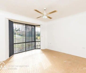 “Spacious home with large workshop” - Photo 2
