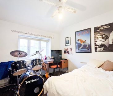 4 bedroom semi-detached house to rent - Photo 4