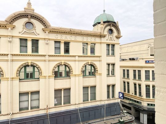 SPACIOUS LARGE TWIN SHARE ONE BEDROOM LOFT STYLE AT BROADWAY - Photo 1