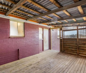 Tidy Three Bedroom Home - Photo 3
