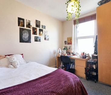 6 bedroom terraced house to rent - Photo 4