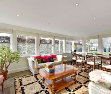Charming four-bedroom family home in the village of Kineton. - Photo 2