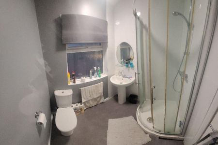 1 bedroom in a house share to rent - Photo 2