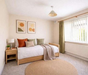 Limes Avenue, Horley, RH6 - Photo 5