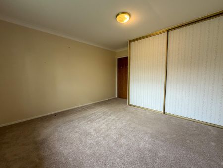 Refreshed family home in prime South Penrith location - Photo 5