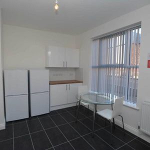 House share to rent - Photo 2