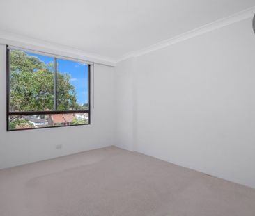 Stunning Apartment in Security Building Minutes from Bondi Beach - Photo 2