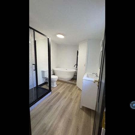 1 bedroom in a house share to rent - Photo 4