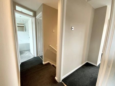 4 bedroom semi-detached house to rent - Photo 2