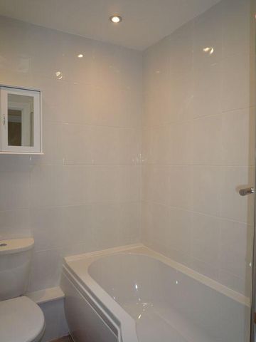 2 bedroom detached house to rent - Photo 5