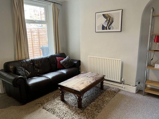 4 bedroom terraced house to rent - Photo 1