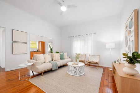 CHARACTER-FILLED HOME IN A PRIME INNER-CITY LOCATION - Photo 5