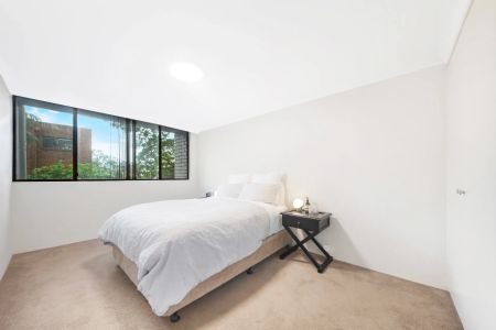 Over-sized - Semi Furnished -North-Facing Apartment With Urban Convenience - Photo 2