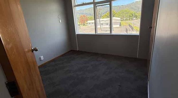 3-Bdrm Apartment in Epuni – Close to everything! - Photo 1