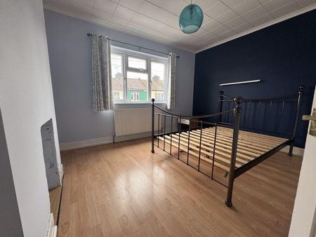 3 bedroom terraced house to rent - Photo 5