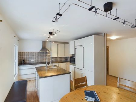 Moderne Traumwohnung in Wolkersdorf - Wohnkomfort auf 150m² mit Einbauküche & Kamin - Photo 5