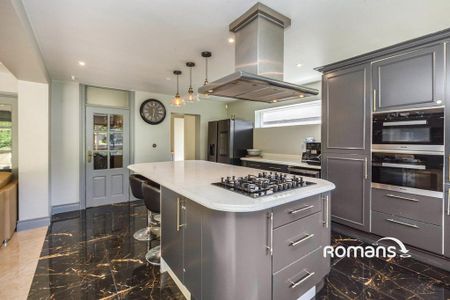 5 bedroom detached house to rent - Photo 3