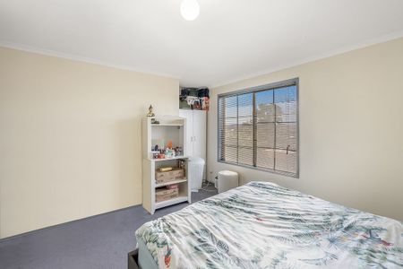 Tidy Two Bedroom Unit - Photo 5