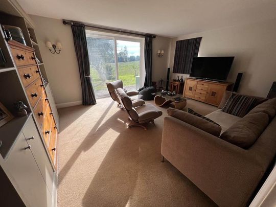 6 bedroom detached house to rent - Photo 1