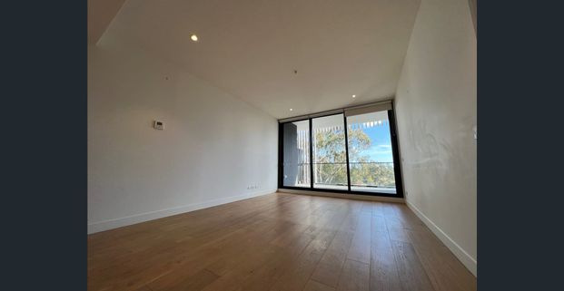 Cozy Two Bedroom Apartment in Prime Blackburn Location - Photo 1