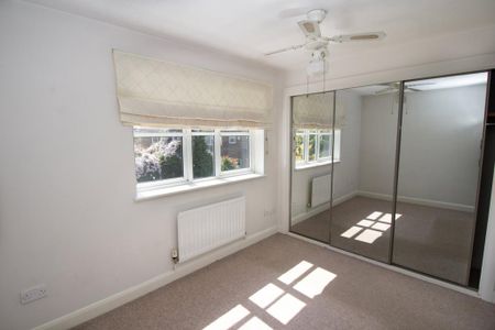 2 bedroom semi-detached house to rent - Photo 3