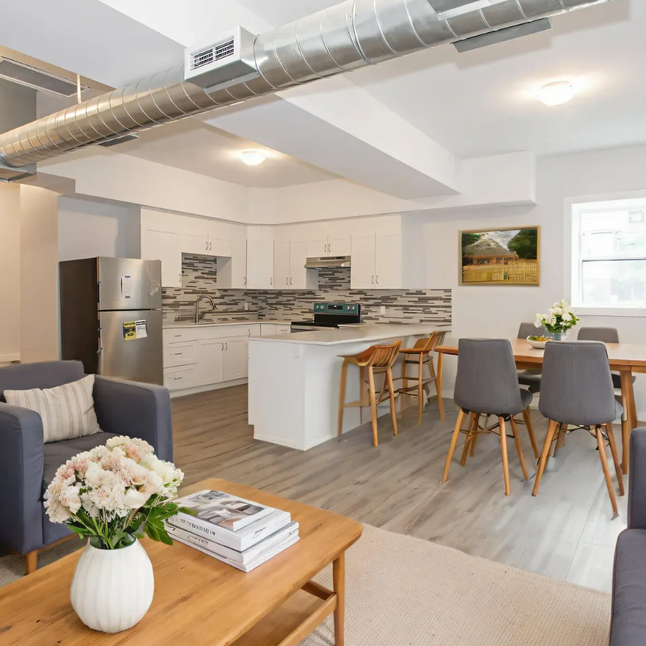 140 Caroline St S, Hamilton - 2 Bedroom Apartment - Photo 1