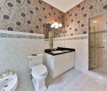 For Lease - 14 Holyrood Avenue, Oakville, Ontario - Photo 4