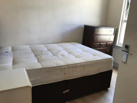 4 bedroom terraced house to rent - Photo 4