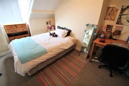Ridgeway Terrace, Woodhouse, LS6 2HU, Leeds - Photo 5