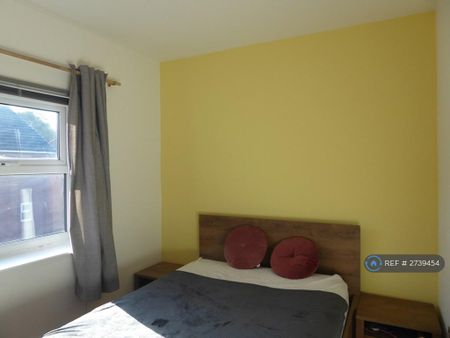 2 bedroom flat to rent - Photo 4