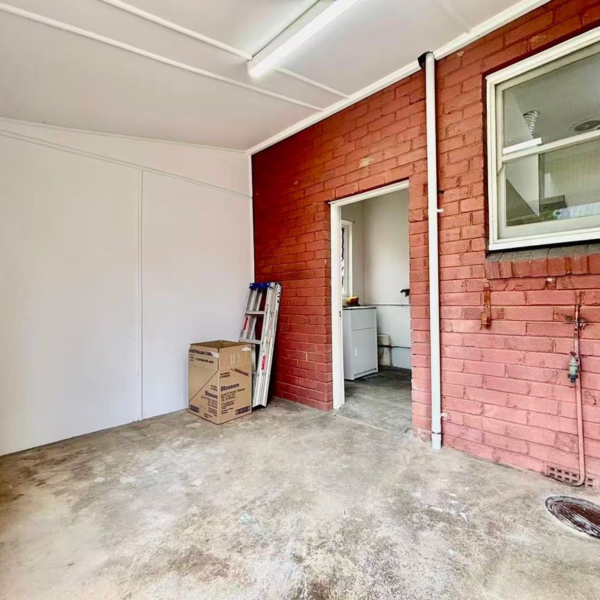 Spacious Family Home in Prime Beverly Hills Location - Photo 1