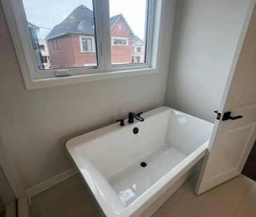 For Lease - 1407 Hearns Place Unit# Upper, Milton, Ontario - Photo 5