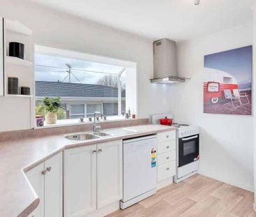2 bedroom 1 bathroom home - Photo 3