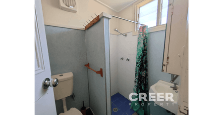 CONVENIENT AND EASY 2 BEDROOM FLAT - Photo 4