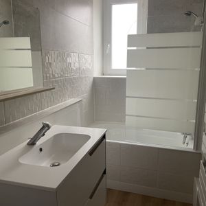 Location Appartement 3 pièces 52m² MAUZE SUR LE MIGNON 79210 - Photo 2