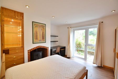 4 bedroom end of terrace house to rent - Photo 4