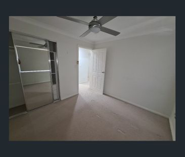 MODERN TOWNHOUSE IN CENTRAL LOCATION, DON'T BE THE ONE TO MISS OUT - Photo 4