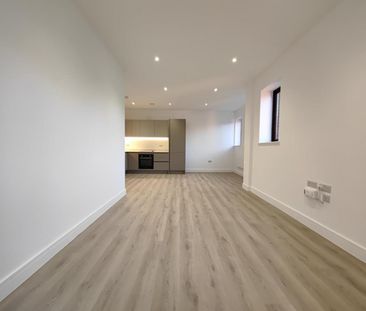 2 bedroom Flat To Let Total Size: 714 SQ FT - Photo 2