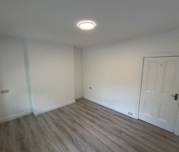 2 Donegall Avenue, Belfast, BT12 6LX - Photo 2