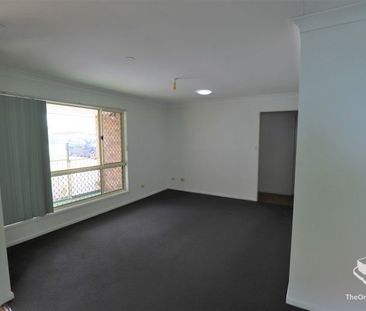 Charming and Cozy 3-Bedroom Home in Loganlea - Photo 3