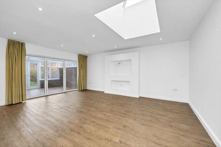 3 bedroom semi-detached bungalow to rent - Photo 2