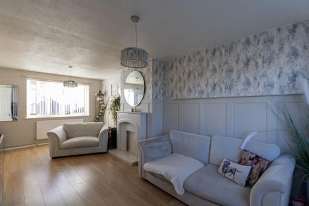 3 bedroom end of terrace house to rent - Photo 2