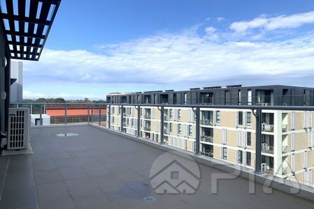 Nearly New Luxury Two bedrooms Apartment with Nice View in Sydney's sought after location - Photo 3