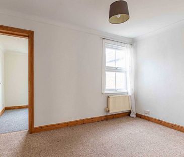 3 bed Terraced for rent - Photo 6