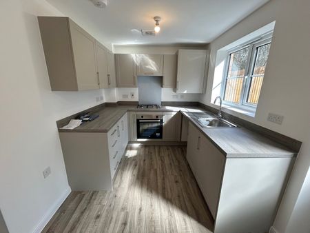 2 bedroom semi-detached house to rent - Photo 4