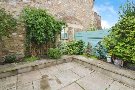 2 bedroom terraced house to rent - Photo 5