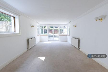 4 bedroom semi-detached house to rent - Photo 3