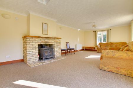 4 bedroom detached bungalow to rent - Photo 2